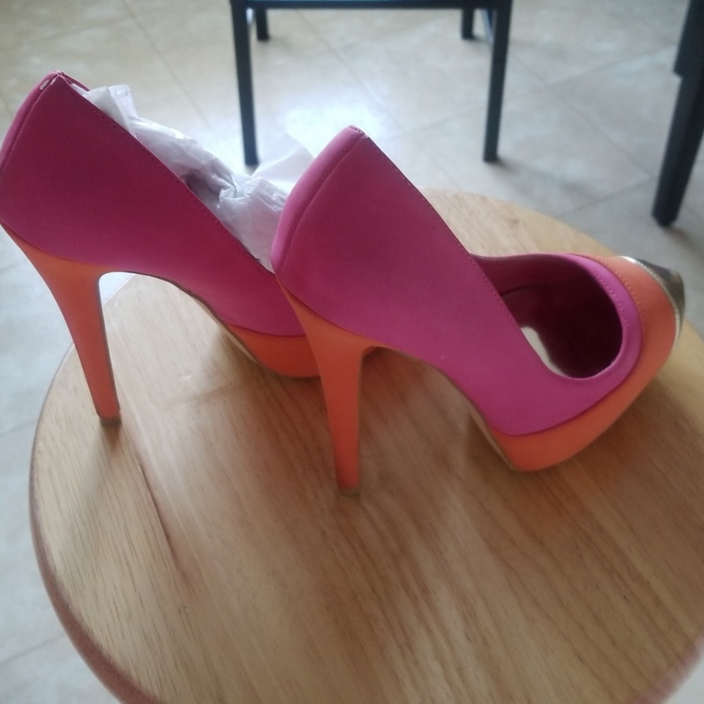 Shoes - Picture 3 of 4